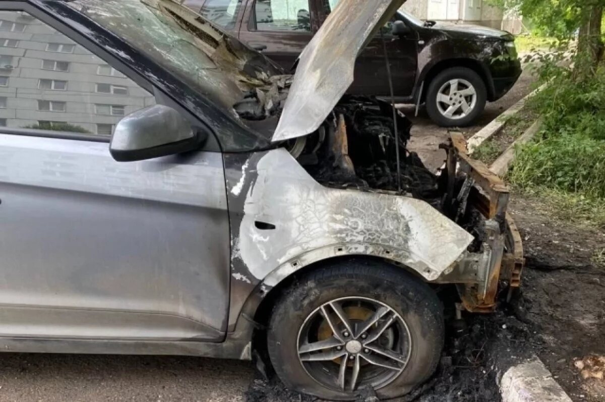    Красноярские полицейские разбираются в поджоге автомобиля на парковке