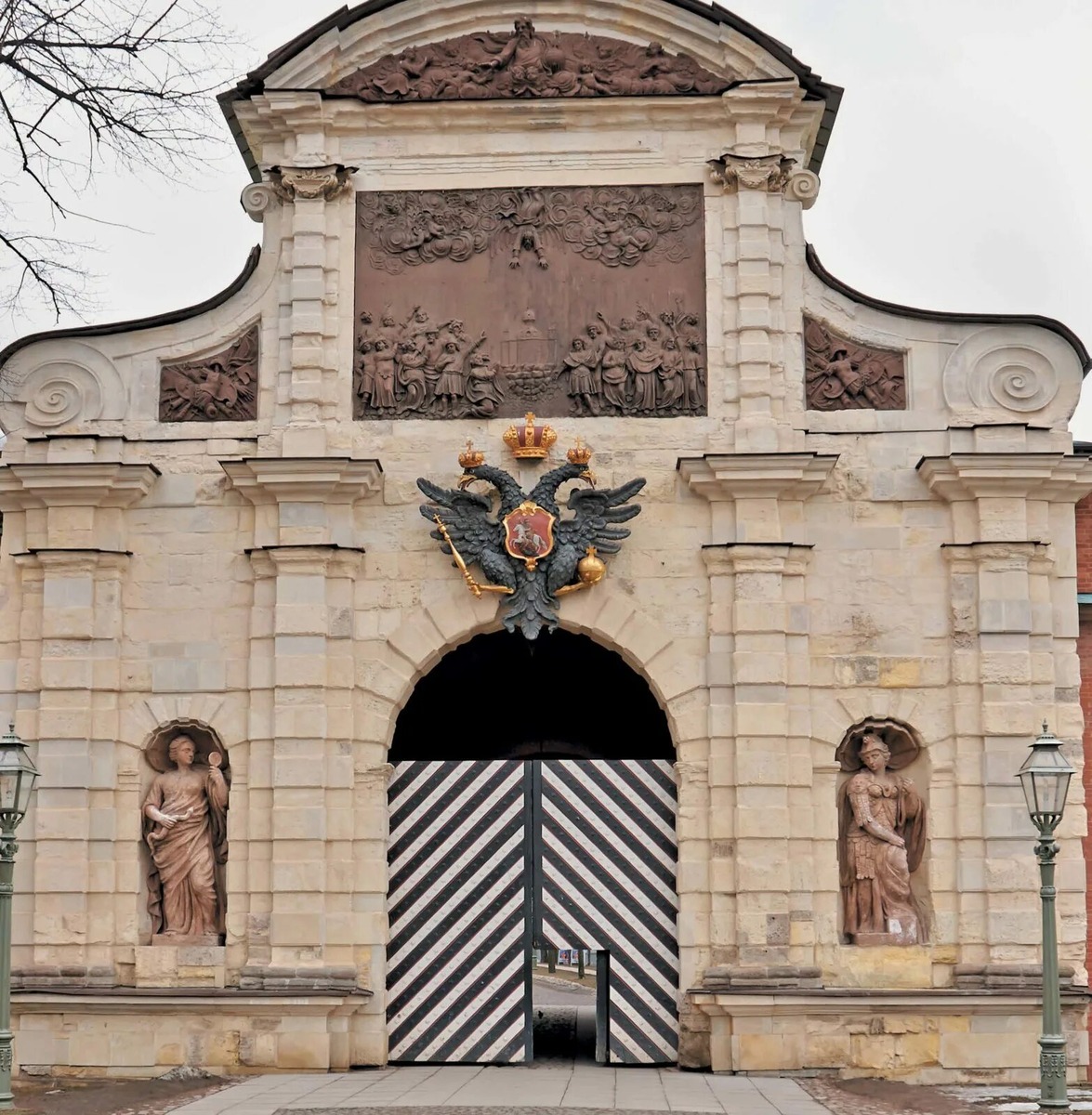 Петровские ворота