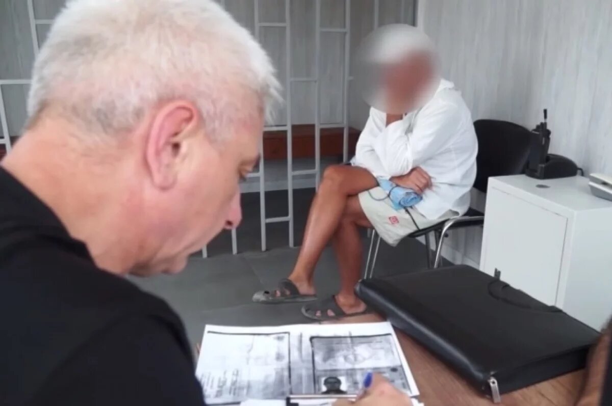    На пляже в Сочи полицейские задержали нудиста