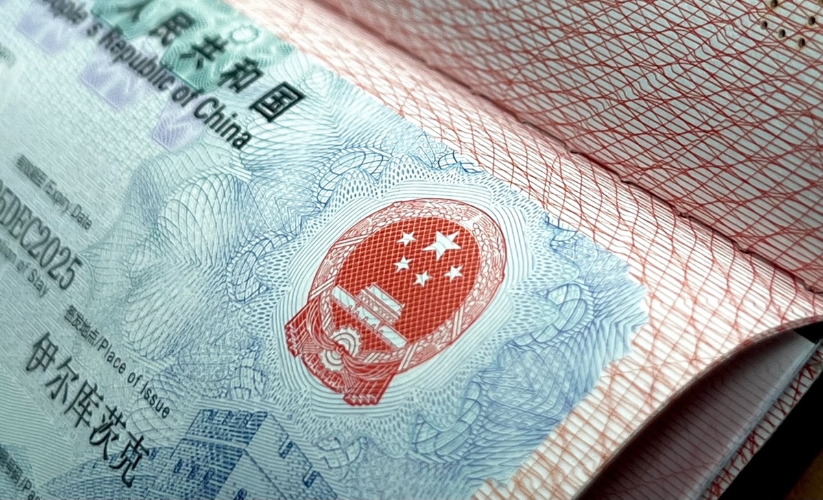 Готовая виза, вклеенная в паспорт