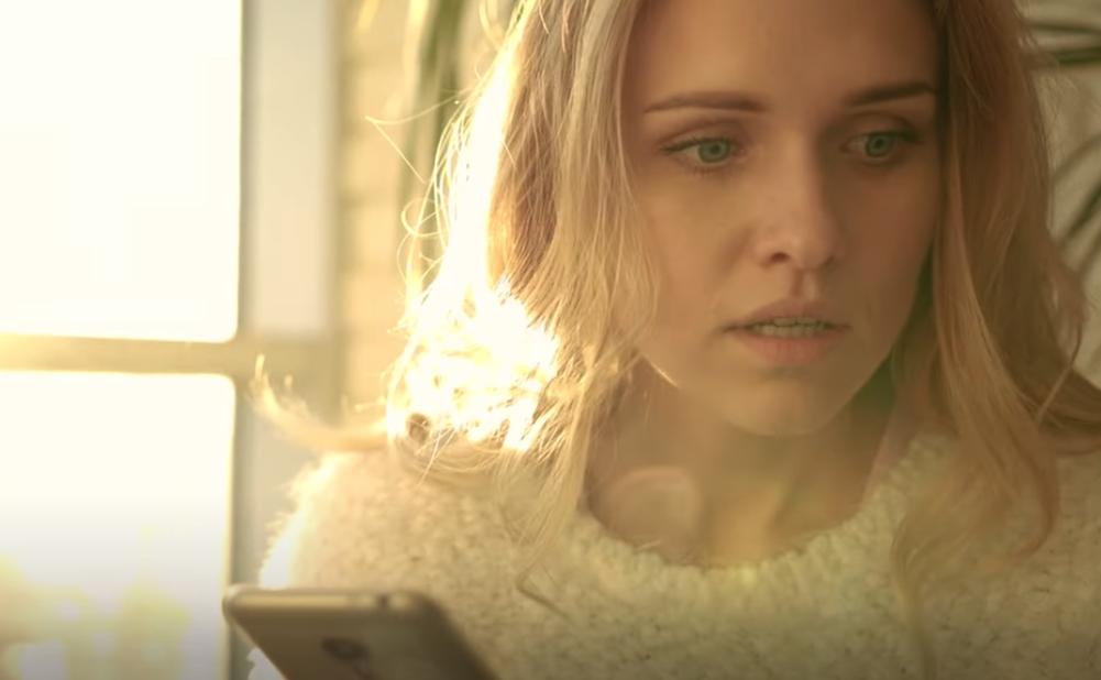 Почему бывший Флиртует, но избегает серьезности? Честная правда о его намерениях и что делать?