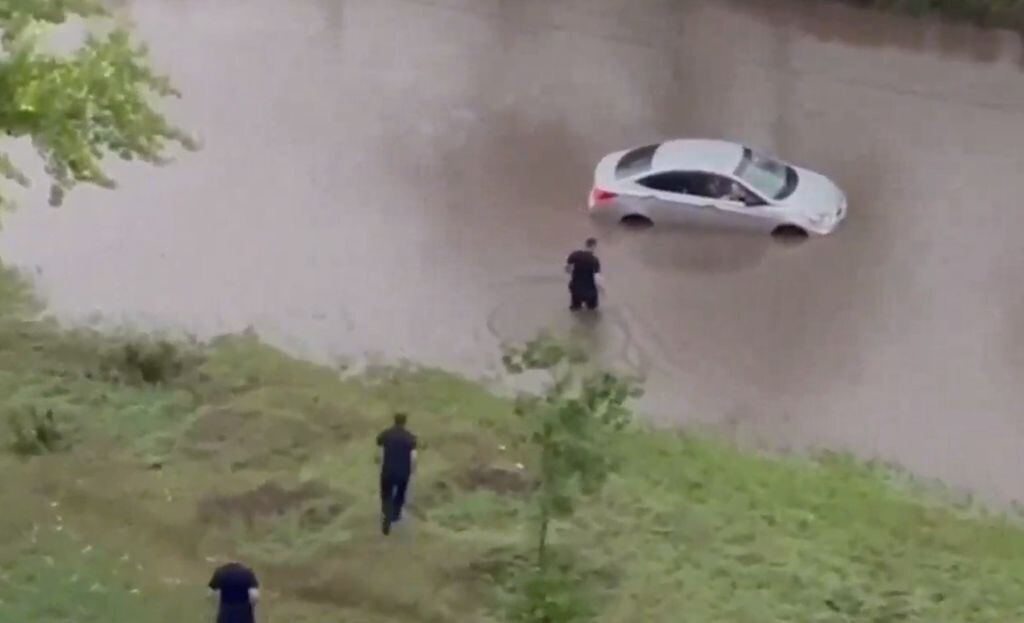    В Оренбурге суд взыскал с администрации более 5,5 млн рублей за затопленный из-за ливней автомобиль