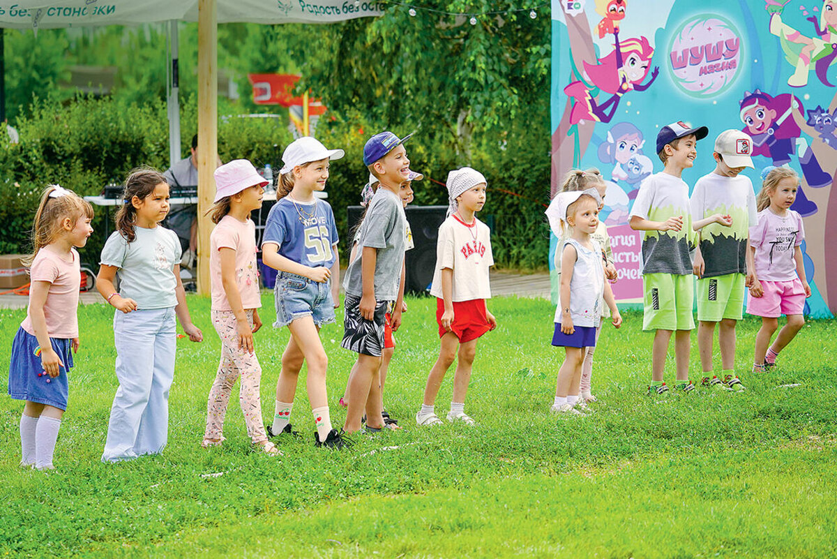    Во время веселых конкурсов дети разных возрастов быстро подружились предоставлены управлением по связям с общественностью анимационной компании «ЯРКО»