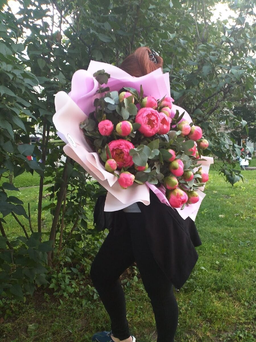 Я с пионами.