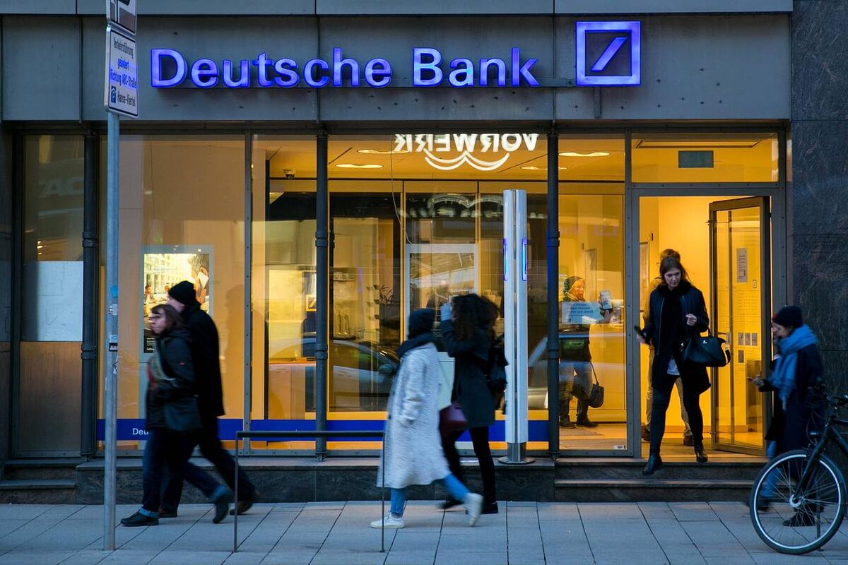 Дойче-Банк...