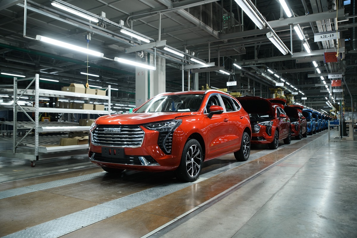 В 2024 году выпущено 830 тыс. автомобилей - в РФ.