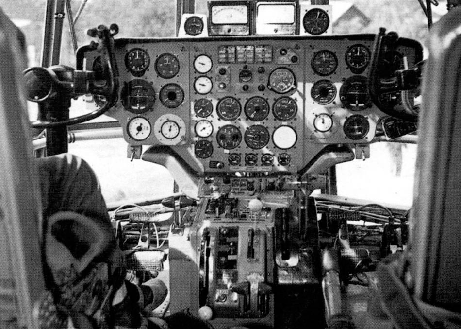 Кабина пилота Ка-22. Располагалась над грузовой кабиной