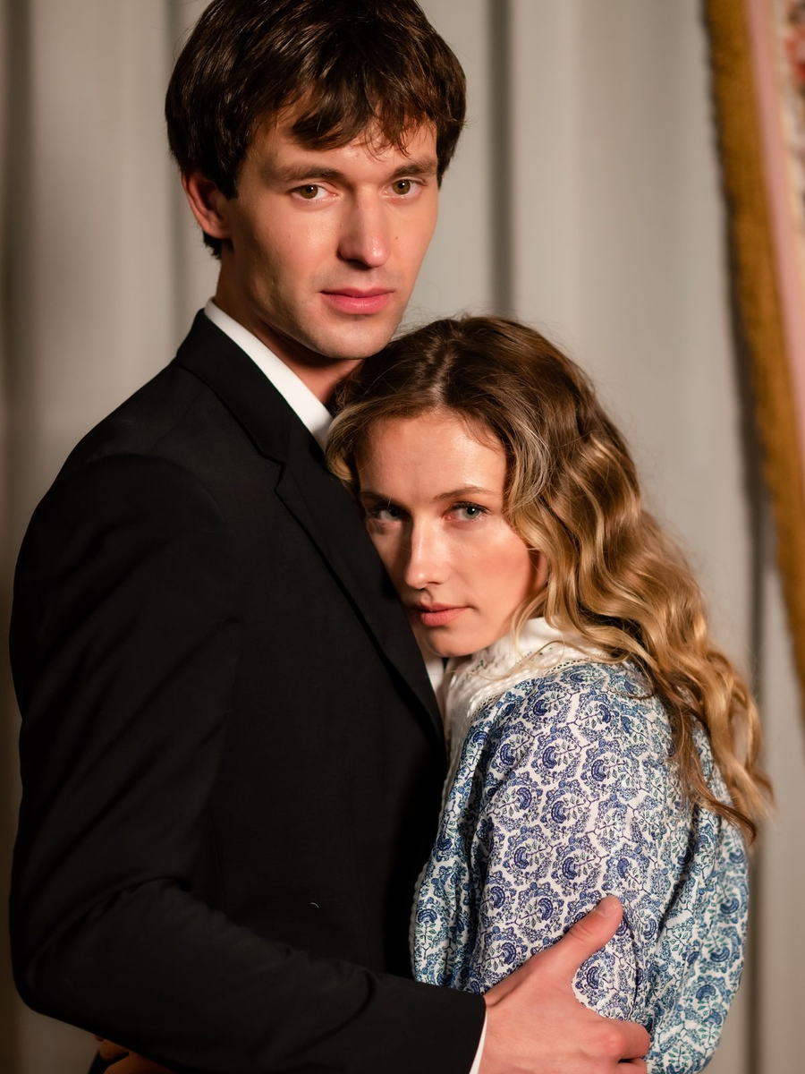 Главные роли исполнили Кристина Казинская и Нил Кропалов