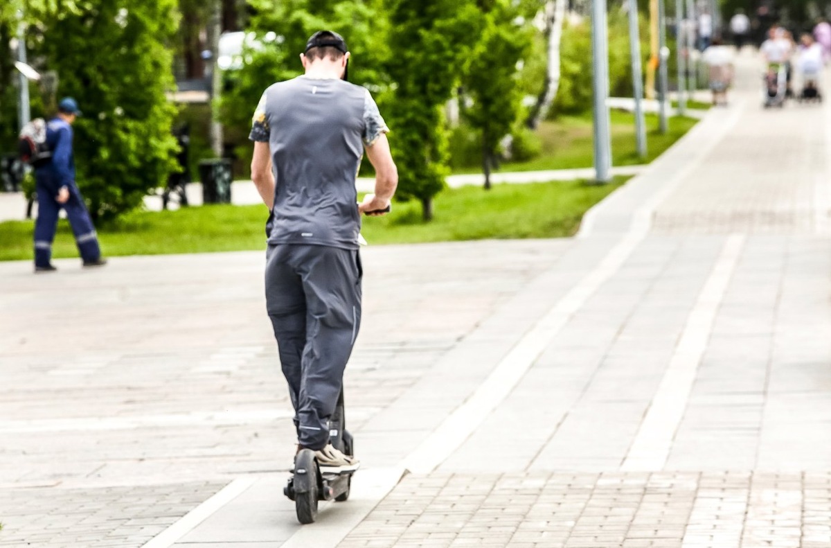   Югорчанам рассказали об опасных травмах при езде на самокатах