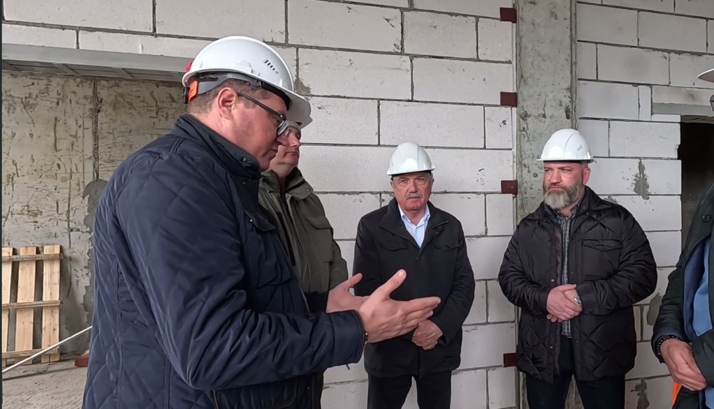    Фрагмент видео из тг-канала главы районной администрации Андрея Палия. Евгения Мажитова