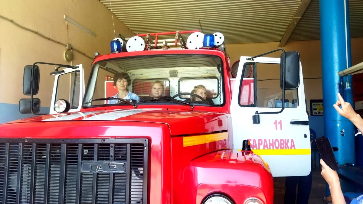 Школьники Наримановского района совершили увлекательное путешествие в пожарную часть №11