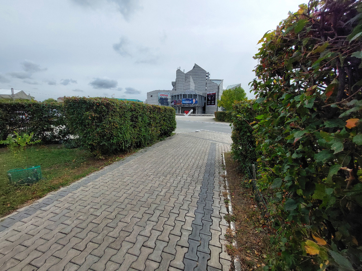 Кто-то: А что там такое вдали? Я: Скоро узнаете)