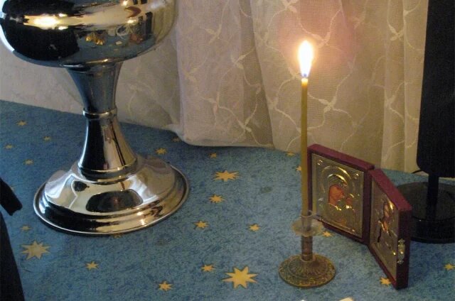    Можно ли самому освящать квартиру без священника?