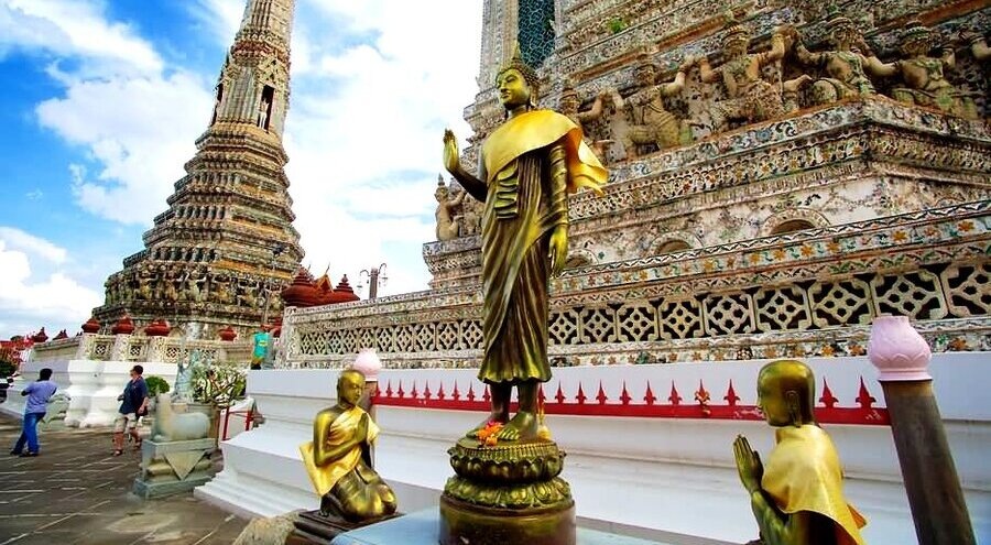 Будда, укрощающий страсти. Ват Арун. Бангкок.   Фото с сайта excursionpattaya.ru