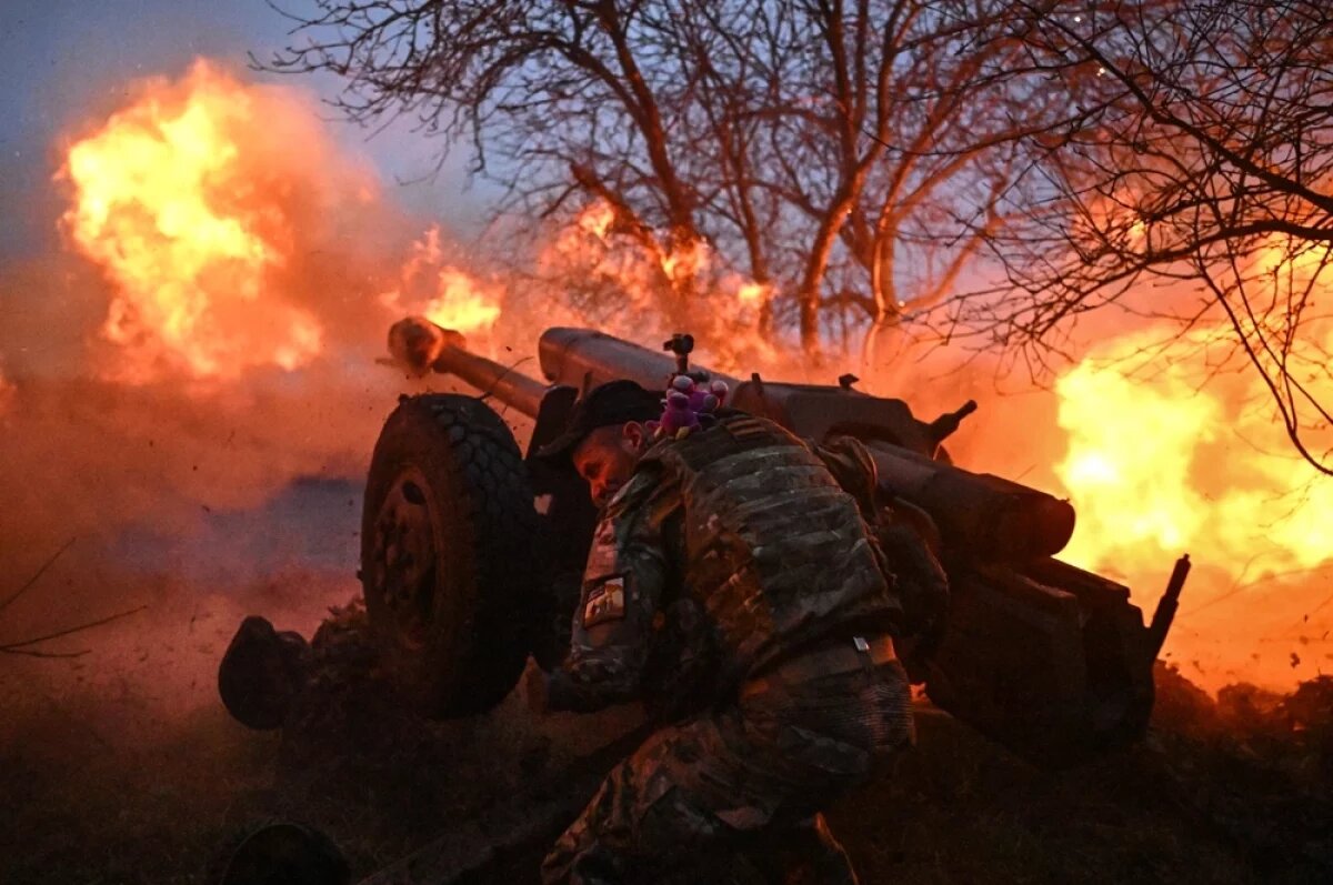    Расчет гаубицы Д-30 ведет огонь по позициям ВСУ