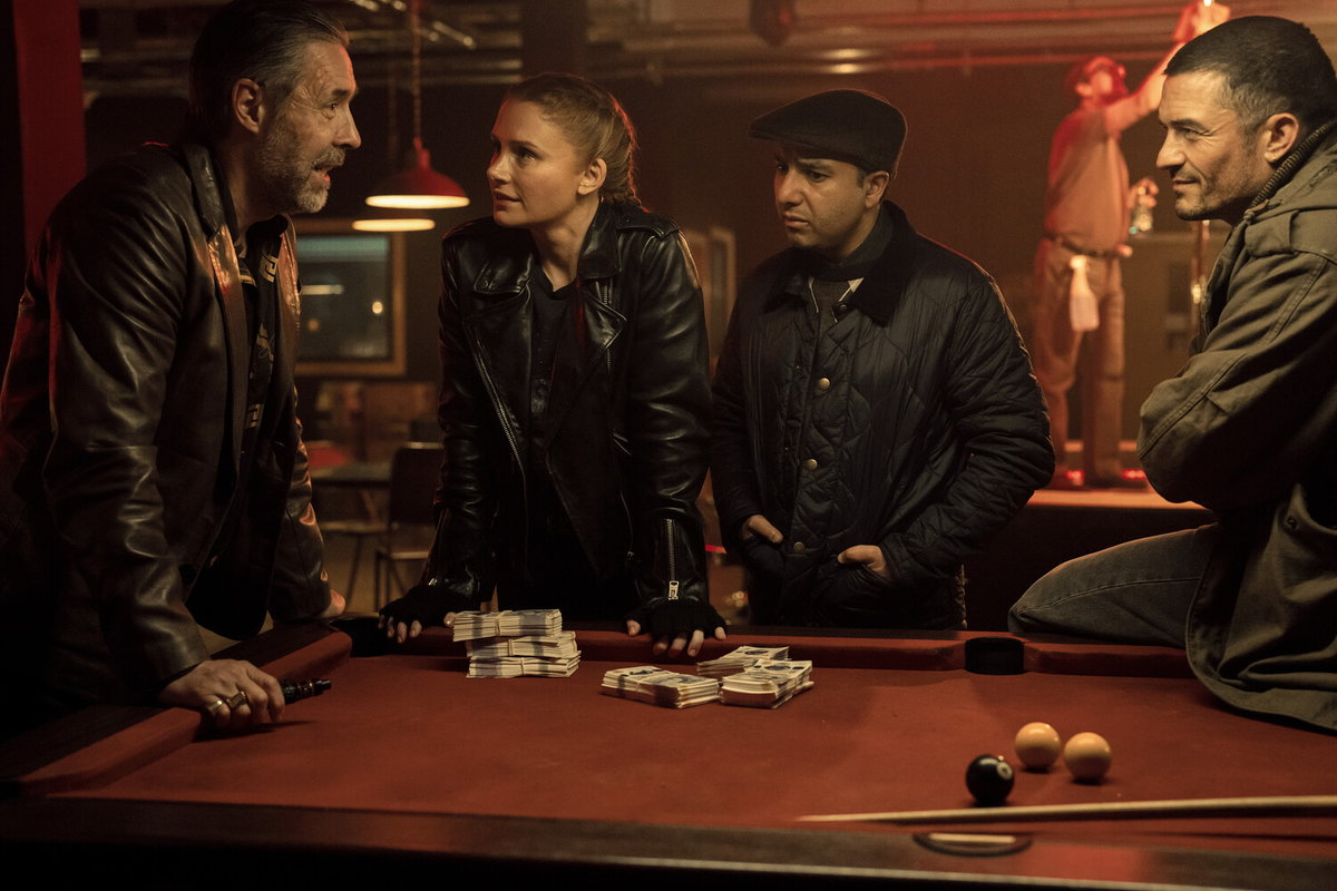 🎬 Фарс под прикрытием: как трое лузеров случайно стали тайными агентами