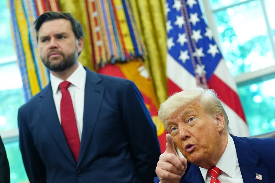 Вице-президент Соединенных Штатов Джей Ди Вэнс и президент США Дональд Трамп в Овальном кабинете - Фото: Zuma\TASS