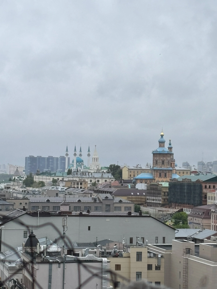 Вид на кремль из колокольни.