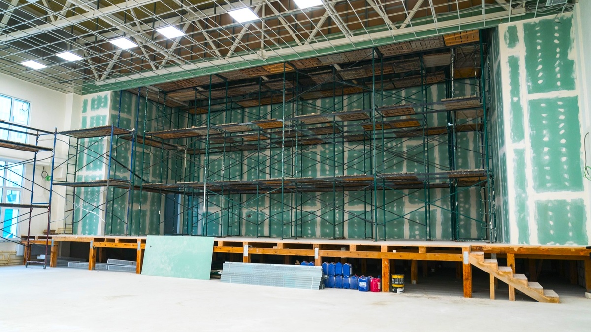    Актовый зал макеевской школы преобразится благодаря гранту губернатора Югры