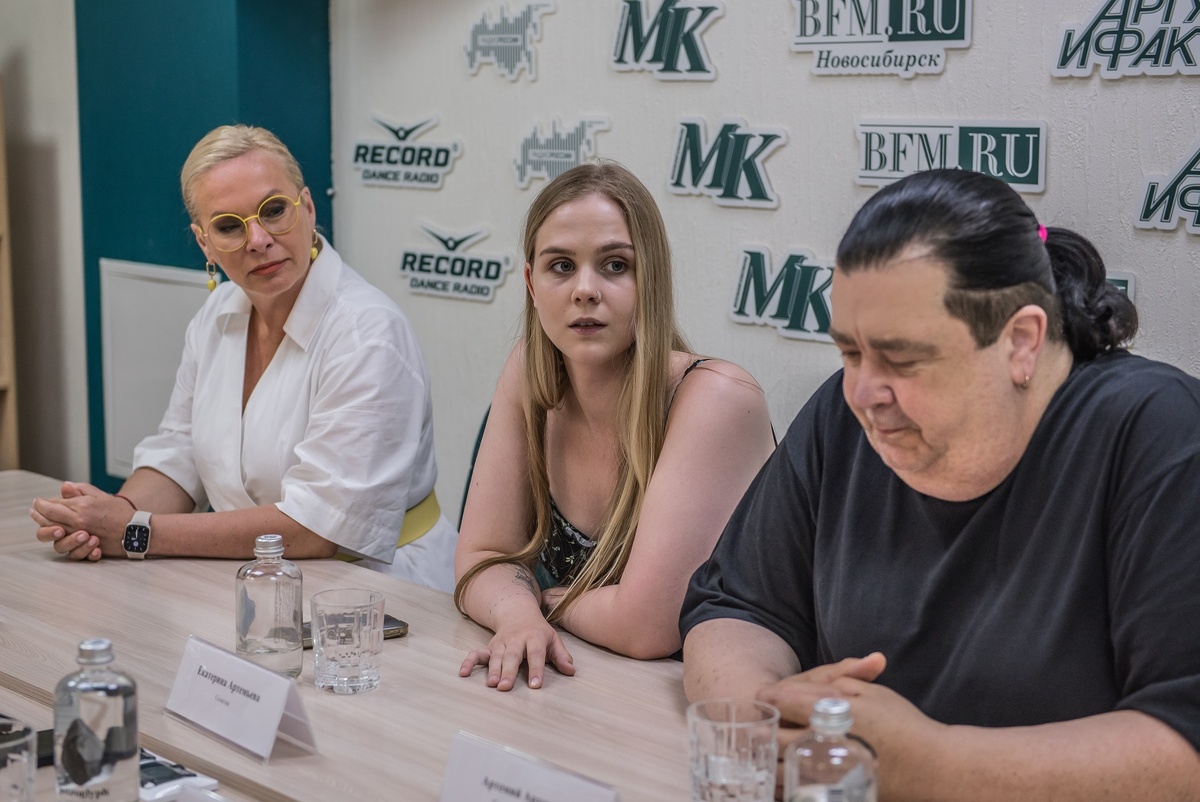 Анна Терешкова, Екатерина Артемьева и Артемий Артемьев. Фото Дениса Винокурова / Сиб.фм