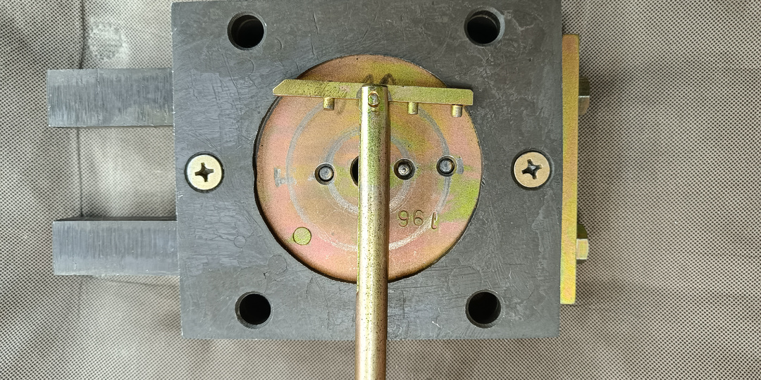 Ручная, редкая работа. Снова о ключе - коромысле.