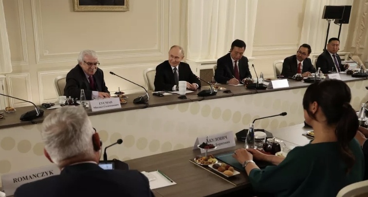 В. В. Путин на встрече с руководителями международных информационных агентств