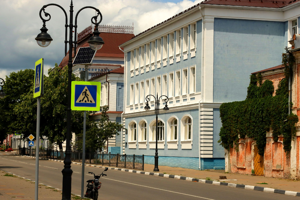 Здание школы. Вроде. Павловцы поправят ;)