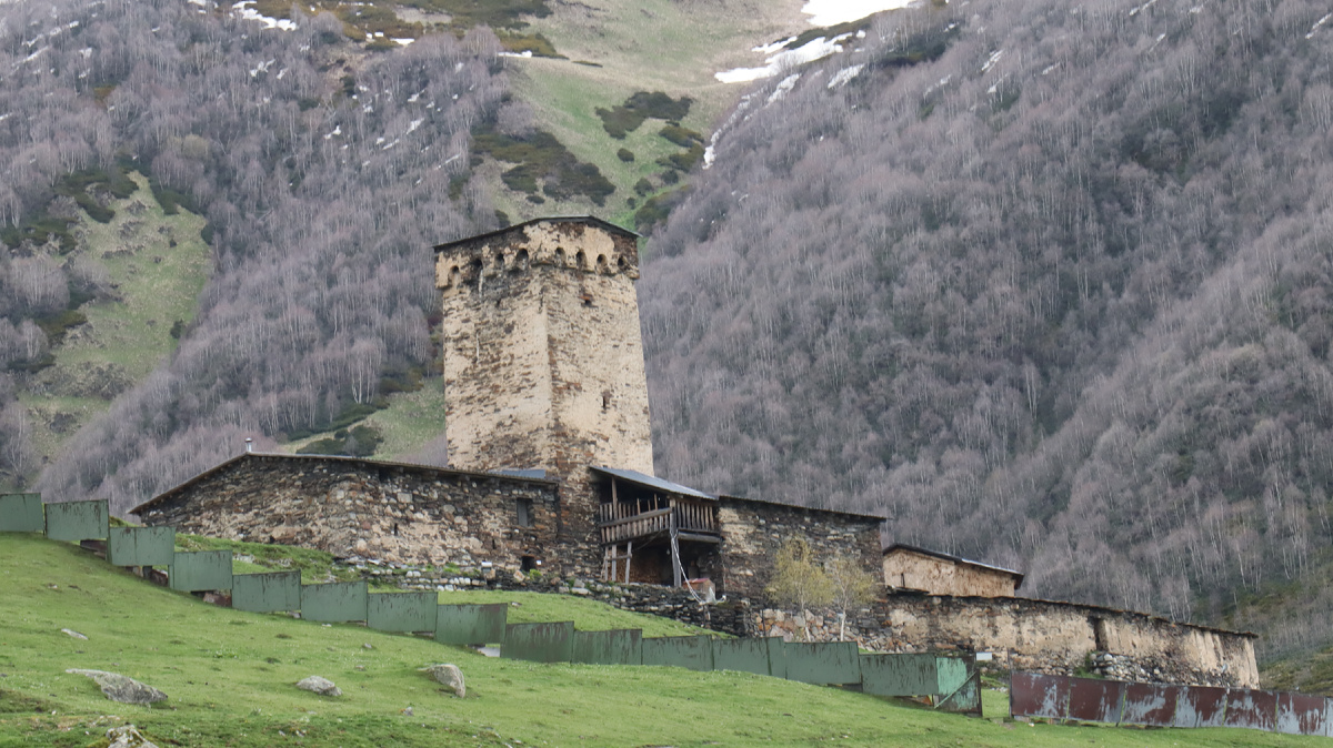 Сванетия - горная территория со множеством исторических артефактов. Фото автора.