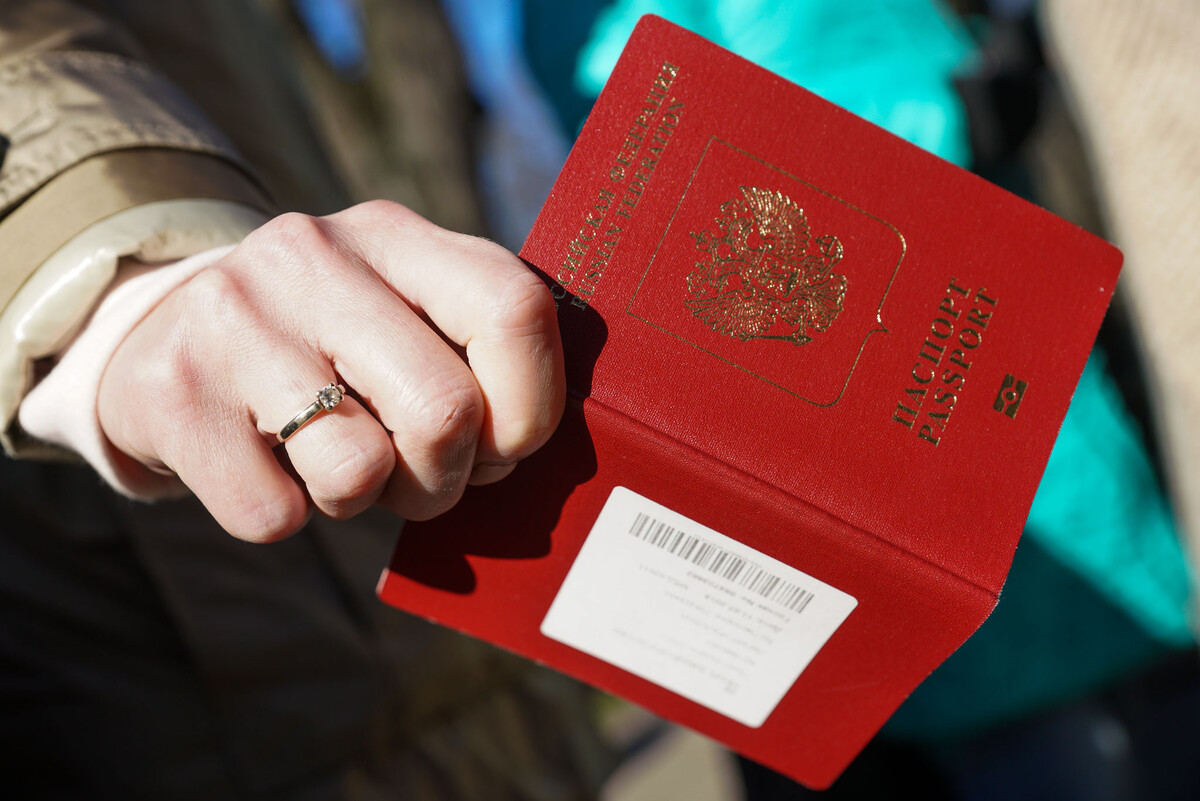 Российский загранпаспорт © Sputnik 