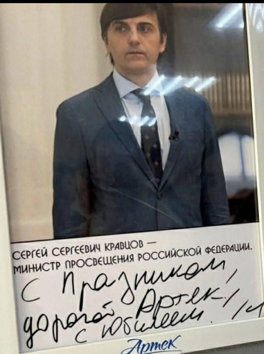 Слово "празДник."..словарное слово  в начальной школе.