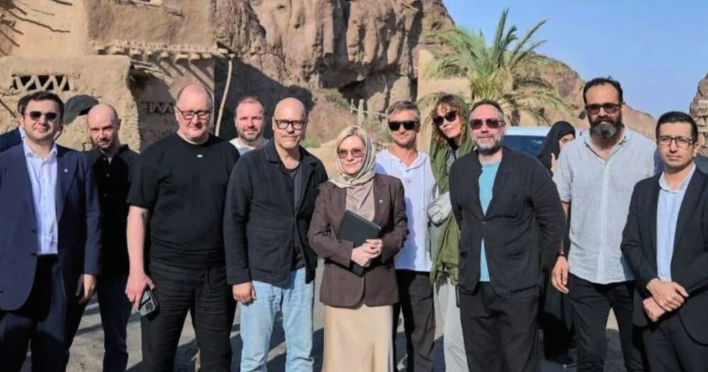 Режиссёр был занят съёмками нового фильма