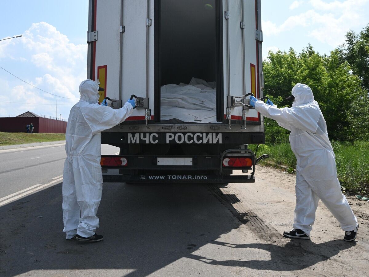   Рефрижератор с телами погибших украинских военнослужащих в Брянской области© РИА Новости / Кирилл Зыков