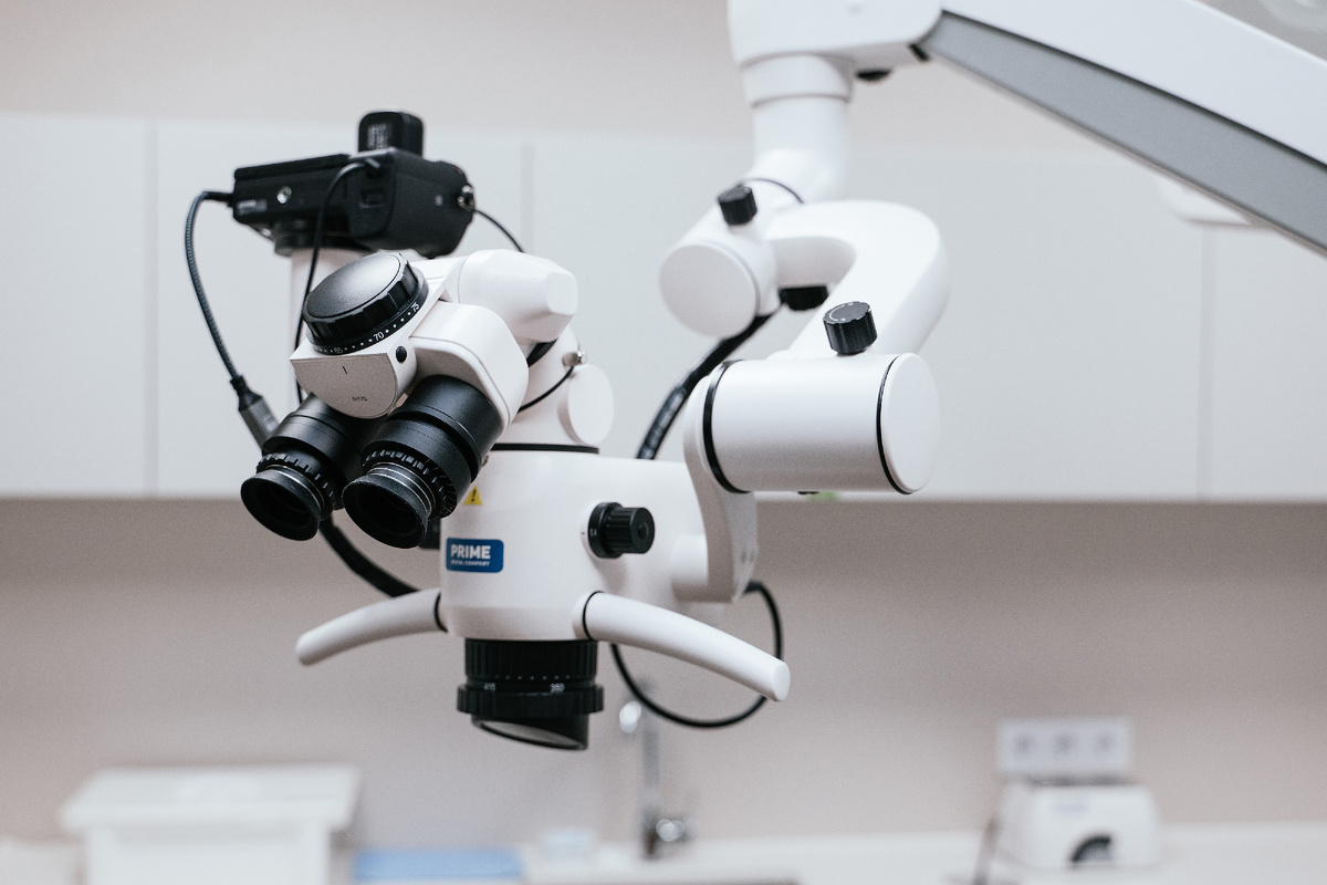 Сегодня в клиниках ПРАЙМ установлено более 30 дентальных микроскопов LEICA. 