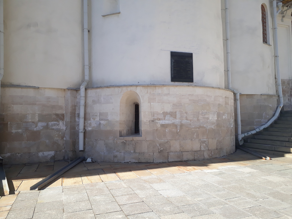 Вид подклёта снаружи