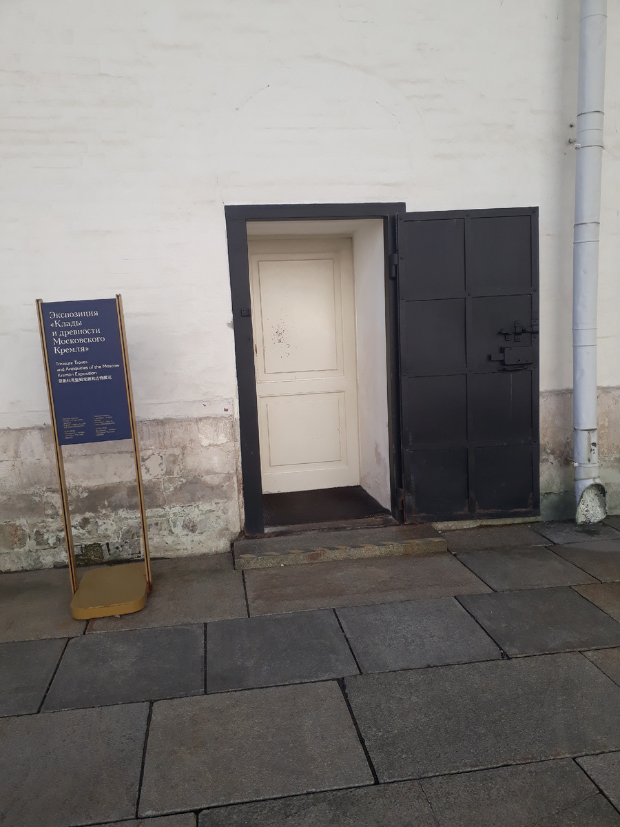 Дверь в музей