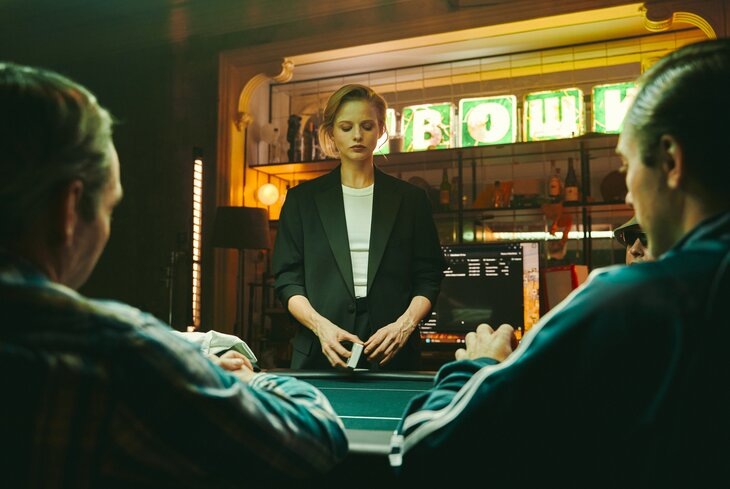 Кадр из сериала «Нам покер»