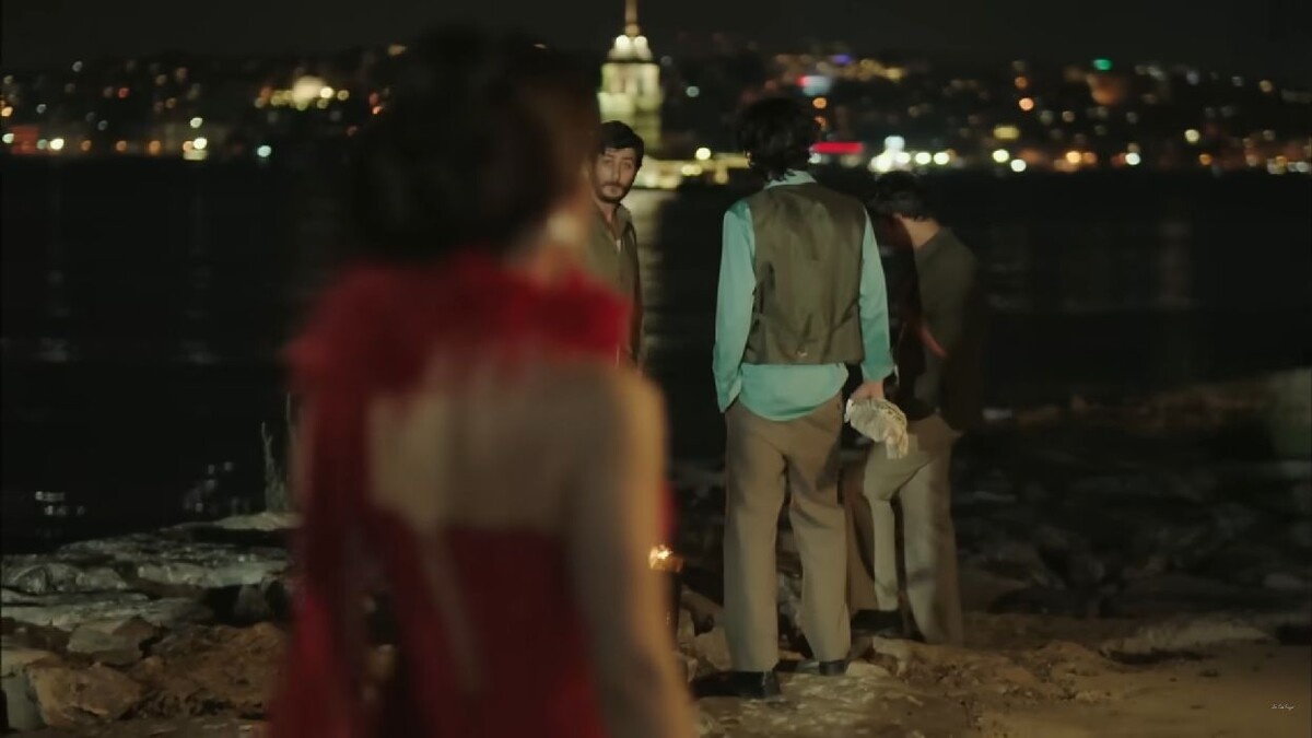 Кадр из сериала "Сумасшедший ветер", Турция, 2018 год. Найдено и добавлено автором после публикации статьи.