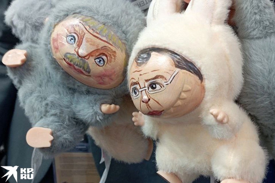    Лабубу с лицами политиков на ПМЭФ Александр ДЫБИН