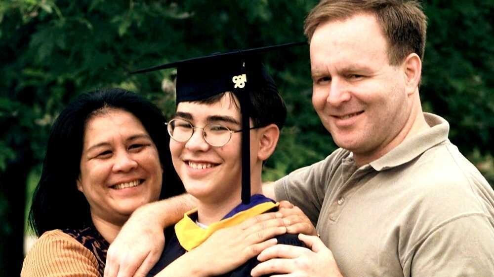 Майкл с родителями после защиты магистерской диссертации «Кинетические изотопные эффекты фосфорилазы тимидина»