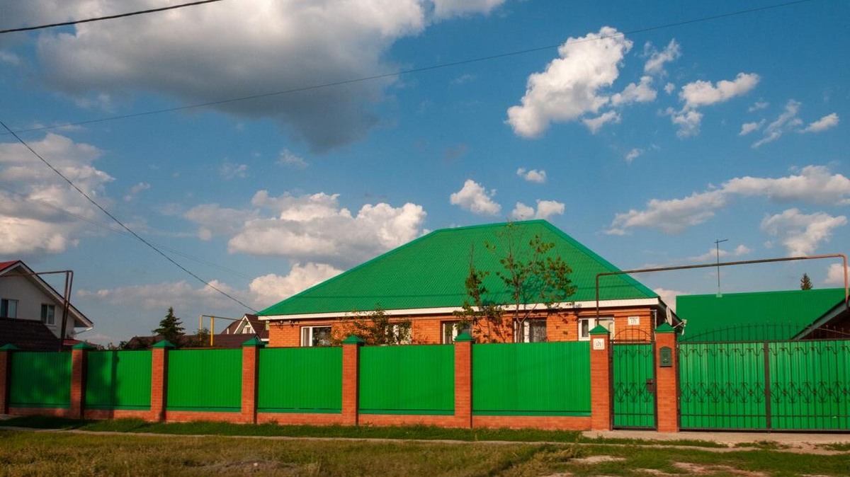    Юристы объяснили, что глухой забор не запрещён. Фото: Svetlana Vozmilova / www.globallookpress.com