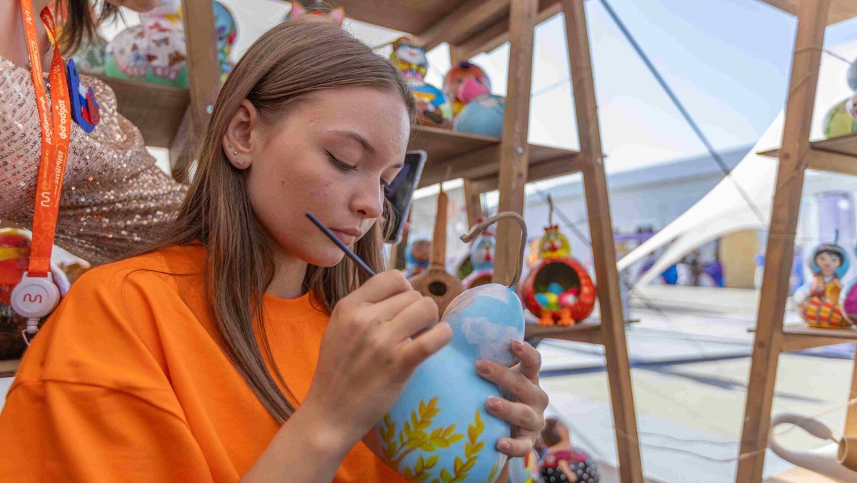    Творческие занятия обязательно пройдут в День молодёжи. Фото: Добро.рф