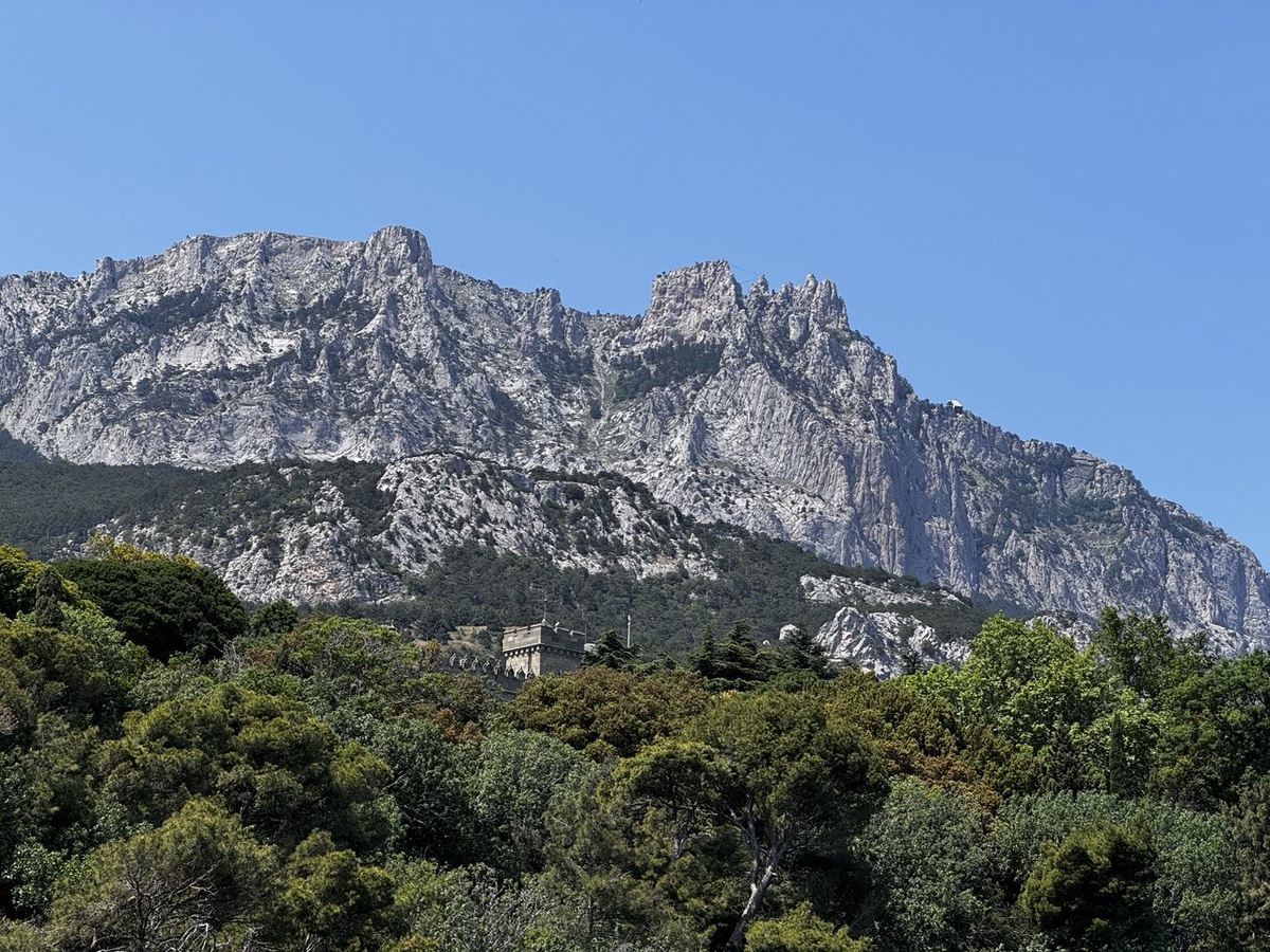 г. Алупка, вид на гору Ай-Петри