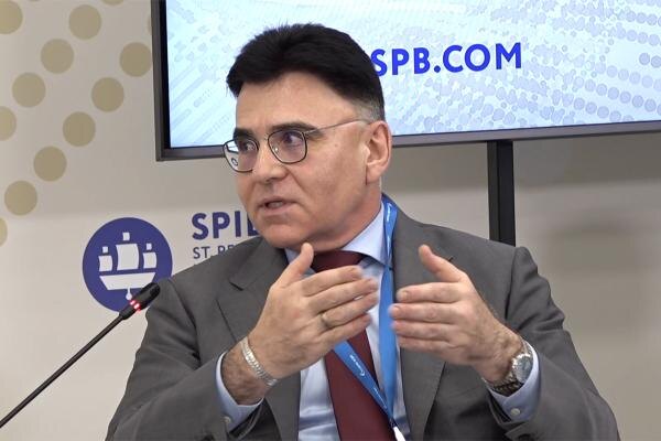 ПМЭФ-2025. На фо­то: ге­нераль­ный ди­рек­тор АО "Газ­пром-Ме­диа Хол­динг" Алек­сандр Жа­ров.