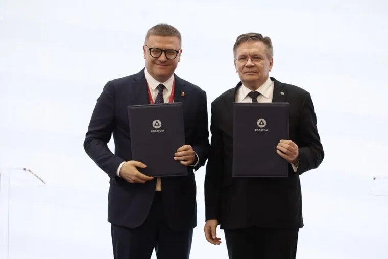 Алексей Текслер (слева) и Алексей Лихачев подписали соглашение. Фото: Пресс-служба правительства Челябинской области