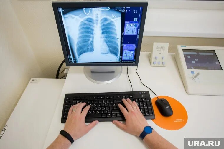 Трехлетний ребенок проглотил кольцо, которое врачи ХМАО достали без операции. Фото: Александр Кулаковский © URA.RU