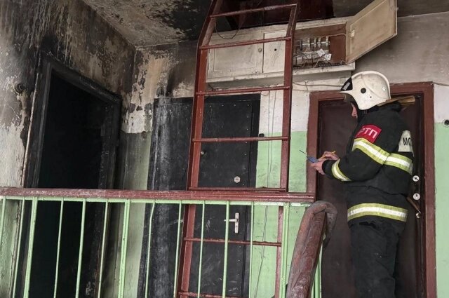    Огонь, охвативший 30 квадратных метров, тушили 14 сотрудников МЧС. Фото: ГУ МЧС по Московской области