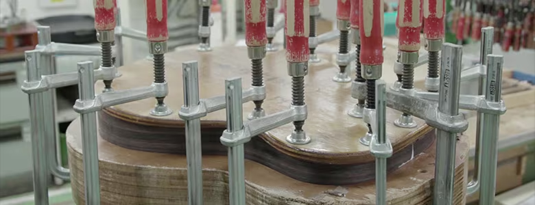 Процесс склеивание корпуса