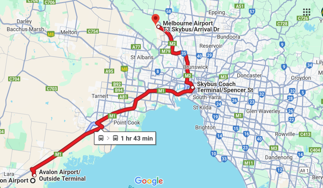 Белая точка в центре города это район нашего проживания. Сверху и снизу 2 аэропорта Мельбурна.