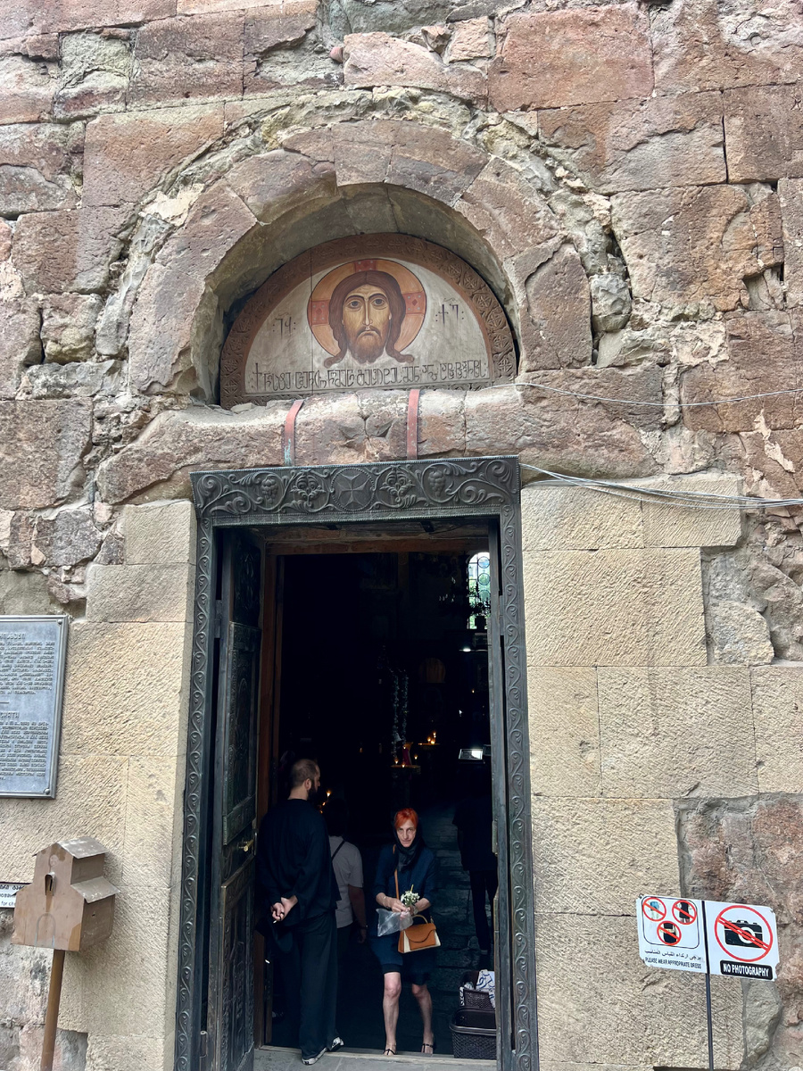 Вход в церковь. Фото автора