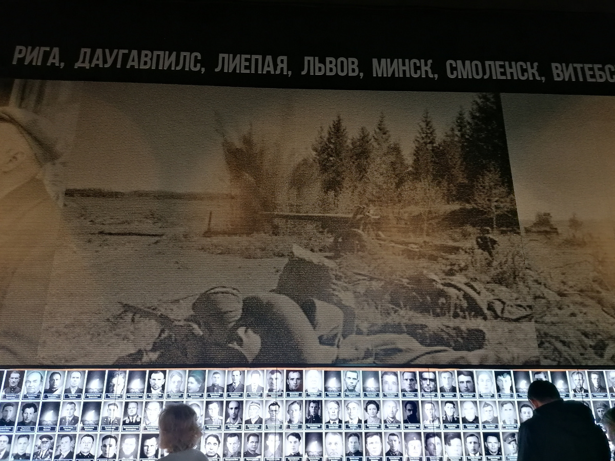 Панно, созданное из фотографий